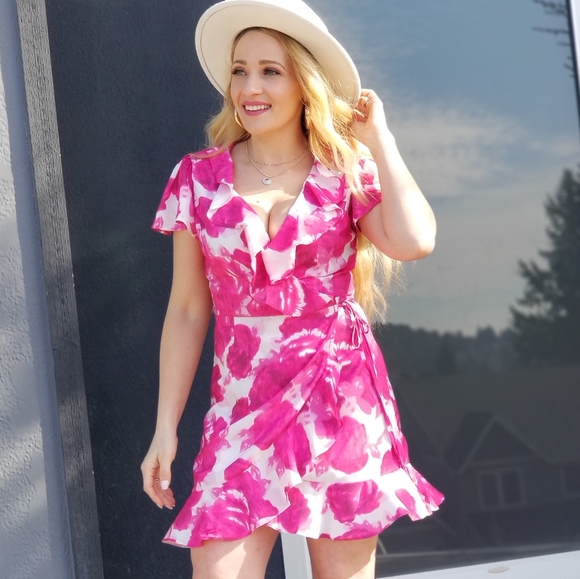 MODA ME COUTURE Dresses & Skirts - Video! Tickled Pink Floral Wrap Mini Dress